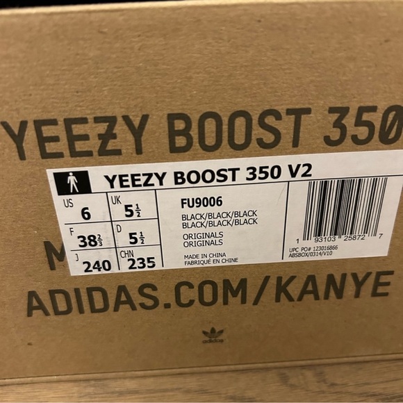 BLACK YEEZYS - Picture 4 of 4